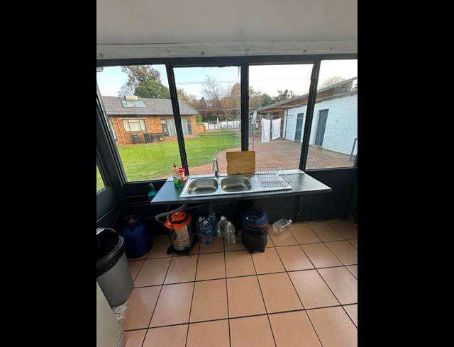 6 BEDROOM HOUSE FOR SALE IN STRUBENVALE